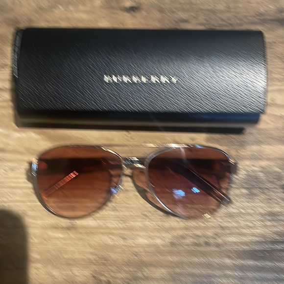 Burberry Pilot Sunglasses - Picture 5 of 5